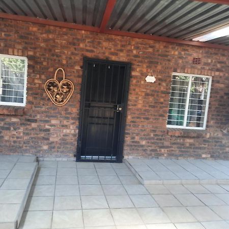 Legaeng Cottage - Serenity Pretoria-Noord Esterno foto