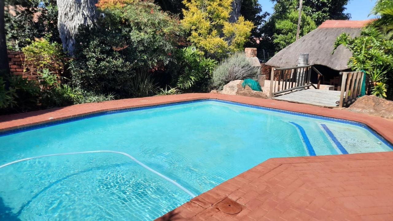 Legaeng Cottage - Serenity Pretoria-Noord Esterno foto